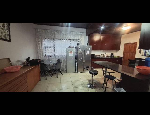 3 BEDROOM HOUSE FOR SALE IN BEZUIDENHOUT VALLEY